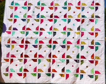 Full Size Quilt Weiß mit Bunten Ecken auf Quadraten