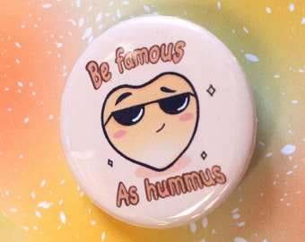 Handgemaakte badge - Wees beroemd als Hummus || veganistische illustratie || positief citaat || Libanees eten || accessoire || kerstcadeau