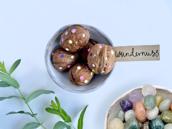 Nachhaltige Wundernuss mit Edelstein, Mitgebsel Kindergeburtstag, Beschäftigung für Kinder, Mitbringsel, Osternest Füllung, Osterhase