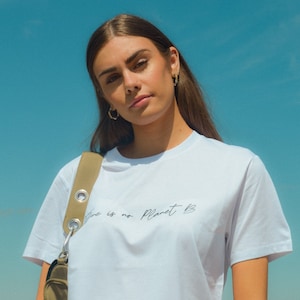 Heiko ‘There is no planet B’ | 100% organic cotton T-shirt | High quality, sustainable, vegan approved | Unisex | White, pink, blue