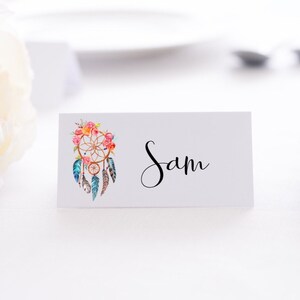 Marque-places de mariage | cartes de visite | bohème | attrape-rêves | plumes | calligraphie des noms de lieux