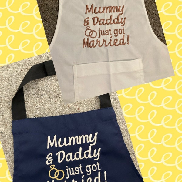 Mummy and Daddy just got married bib. Child’s dress protector apron. Bridesmaid apron. Wedding gift for children. Bridesmaid gift.