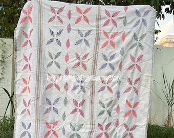 Nakshi Kantha Quilt, handgefertigter Überwurf, handgenähte Baumwolldecke, antike Kantha-Tagesdecke, wendbar, Vintage-Bettdecke, indische Boho-Decke