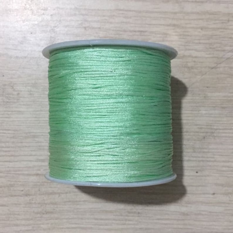 100 Meter / Rolle 0,8mm Chinesische Knoten Nylon Kumihimo Geflochtene Rattail Schnur Perlen Makramee Schnur Faden für DIY Schmuckherstellung Zubehör #37 Mint Green