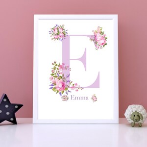 Estampado floral floral personalizado inicial de oro rosa, decoración de guardería, nuevo regalo para bebés, impresión de guardería