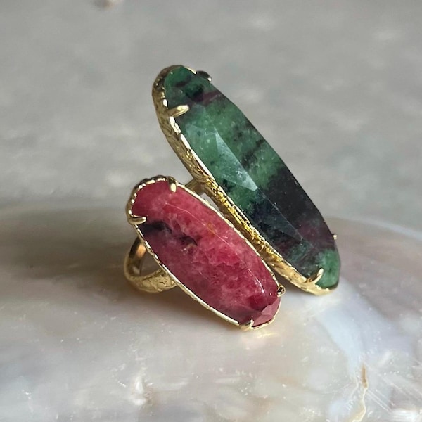 Yara ring in gold-plated brass and gemstones