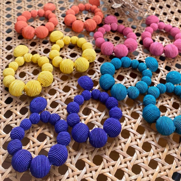Orecchini di perle Gabi rifiniti con filo