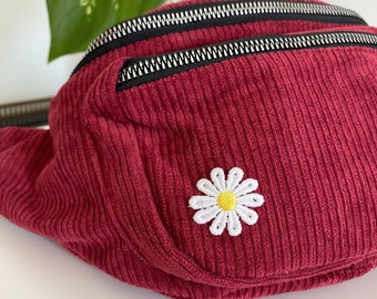 Rood corduroy heuptasje: madeliefjepatch, verstelbaar heuptasje