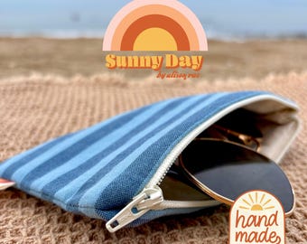 Pequeño bolso de mano con cremallera, rayas, color High Tide: azul claro y azul marino