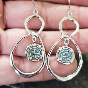 Atocha silver dangle earrings infinity style