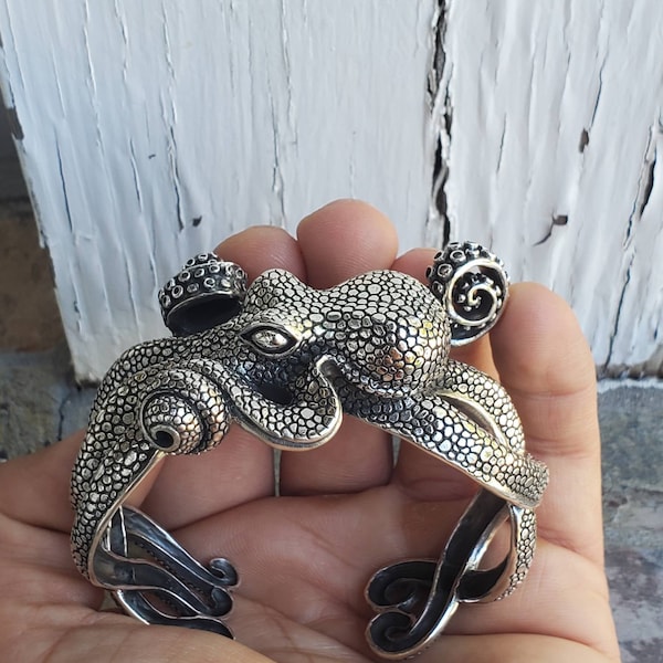 Brazalete grande pulpo en plata de primera ley