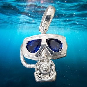 Diver mask pendant in sterling silver