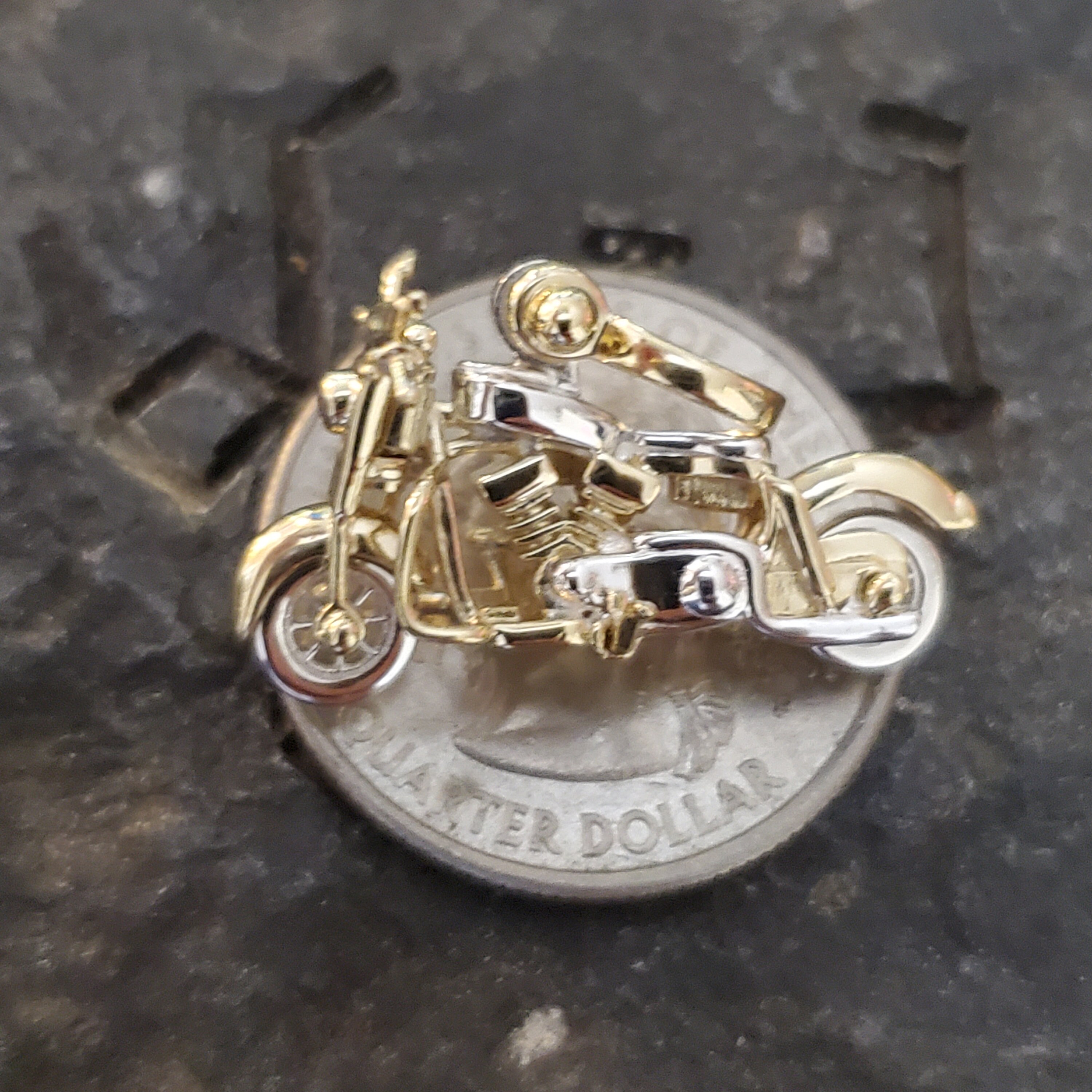 アクセサリー makoto Mini Sterling Silver and 14kt Gold Overlay 3-D Motorcycle