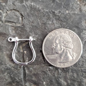 Sterling silver single shackle earring