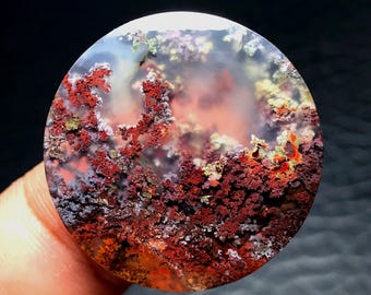 Schilderachtige cabochon van mosagaat: ronde edelsteenhanger (30 x 30 x 5 mm)