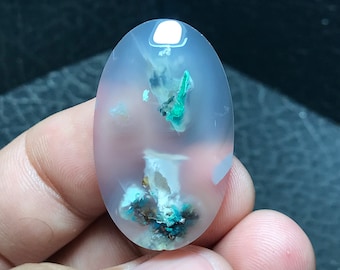 Cabochon de chrysocolle en calcédoine, pendentif fait main (34x21x5 mm)
