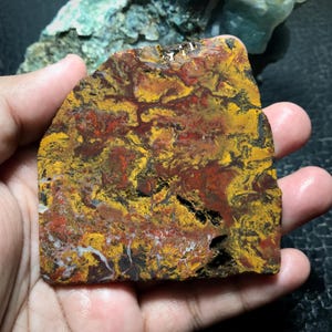 Feurige Rote & Gelbe Jaspis Scheibe - Natürliche Unpolierte Lapidar-Rohe | 74x72x7 mm, 95,2 Gramm