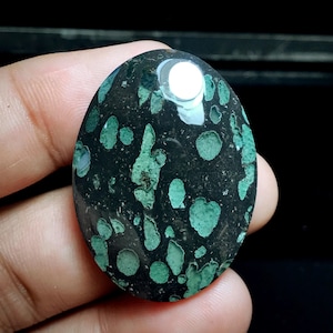 Cabochon en agate amygdaloïde, matrice de basalte (40x29x7 mm), Java Indonésie