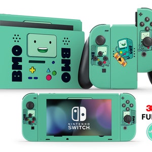 Könnte beinhalten: Eine grüne Nintendo Switch Konsolen- und Controller-Haut mit dem Charakter BMO aus der Zeichentrickserie Adventure Time. Die Haut zeigt ein Cartoon-Bild von BMO mit dem Text "BMO" auf der Konsole und dem Controller.