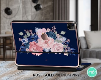 Blumenmuster auf dunklem Hintergrund. iPad-Hülle aus Premium-Vinyl mit tollem METALLIC-EFFEKT für die Apple-Tastaturen für iPad Pro und iPad Ai