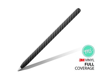 Könnte beinhalten: Eine schwarze Carbonfaser-Vinylfolie für einen Apple Pencil. Die Folie ist mit 3M-Kleber ausgestattet und bietet eine vollständige Abdeckung für den Stift.