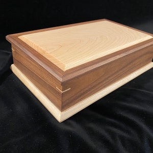 Wavy Grain Maple Top Jewelry Box