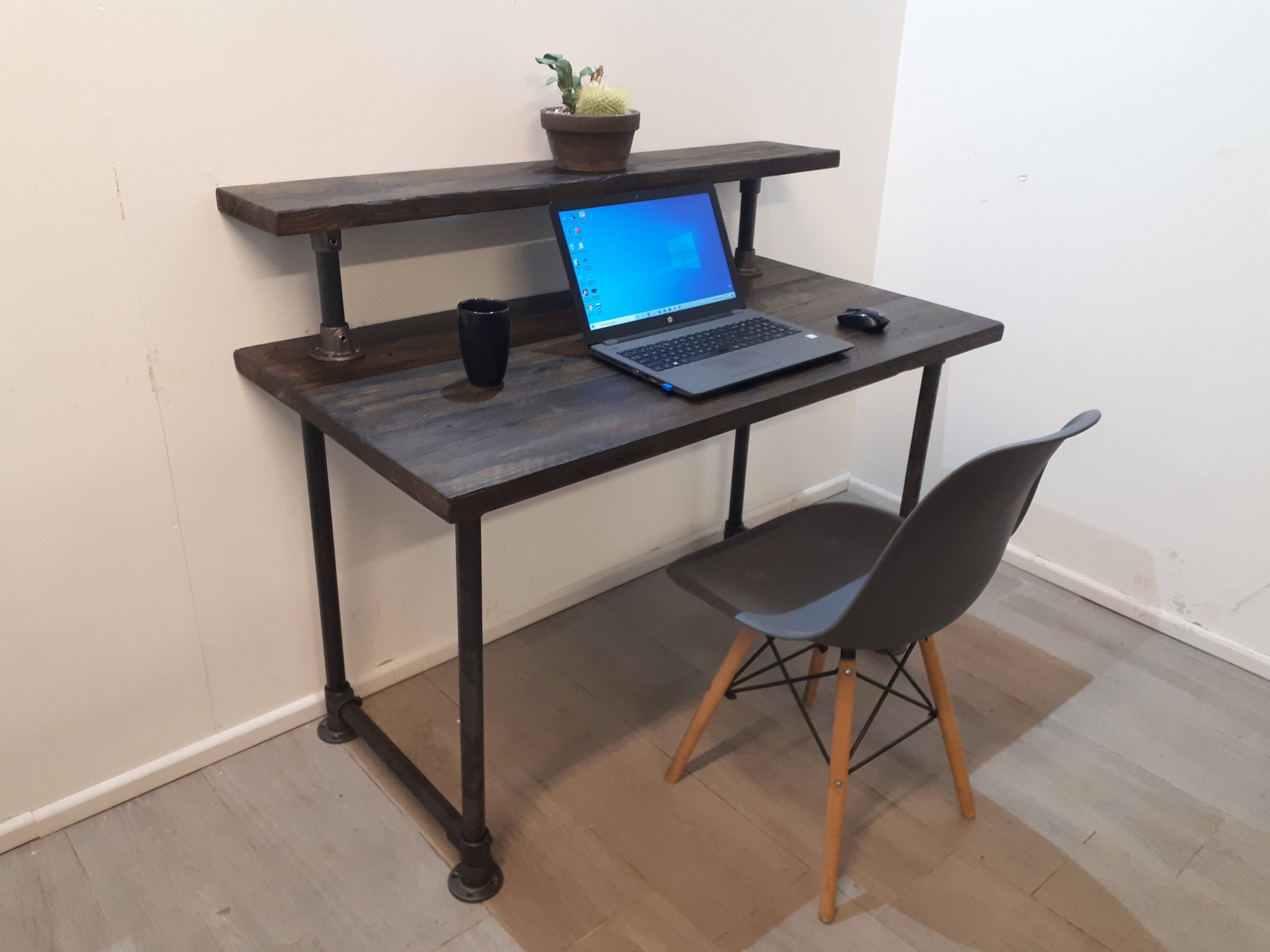 Escritorio de oficina industrial/rústico con estante de | Etsy