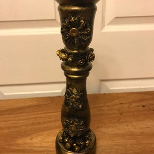 GOTISCHE HOUTEN KANDELAAR