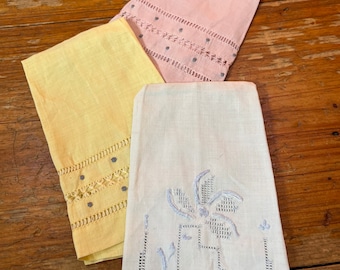 Vintage Embroidered Fingertip Towels (3)