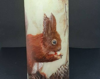 Vela de ardilla roja pintada a mano: Arte de vida silvestre otoñal