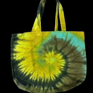 Hand dyed green spiral tie dye tote bag, spiral tie dye, earth toned tie dye tote bag, earthy, nature, boho bag, farmers market tote