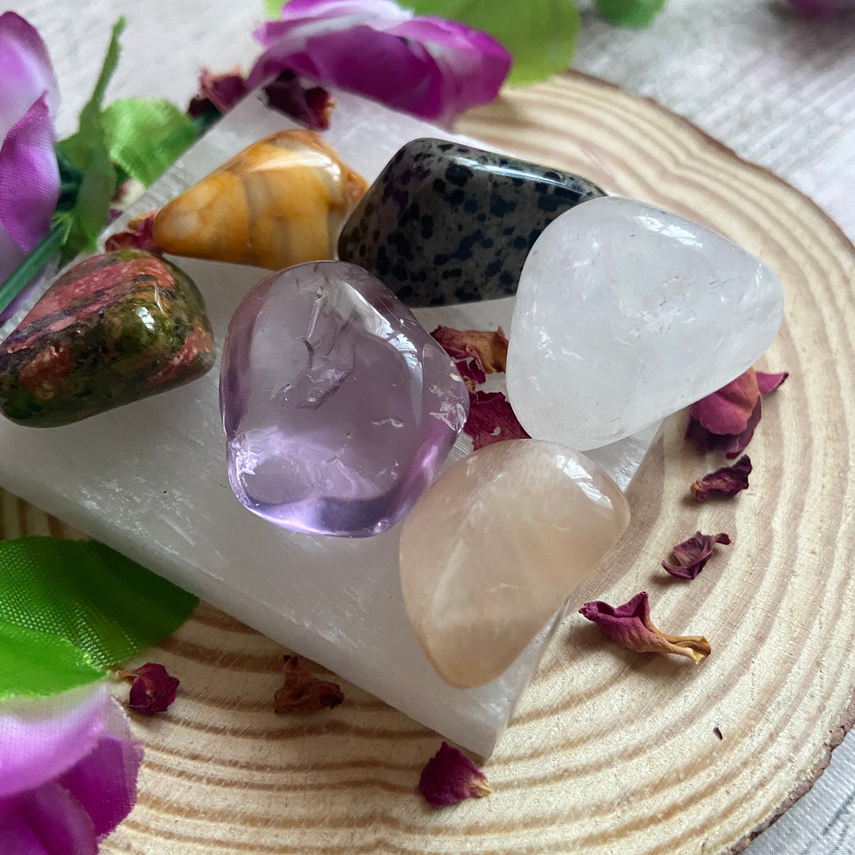 Menopause Crystal Kit, 6 Stones for Feminine Health, Healing Crystals With Cooling Clear Quartz