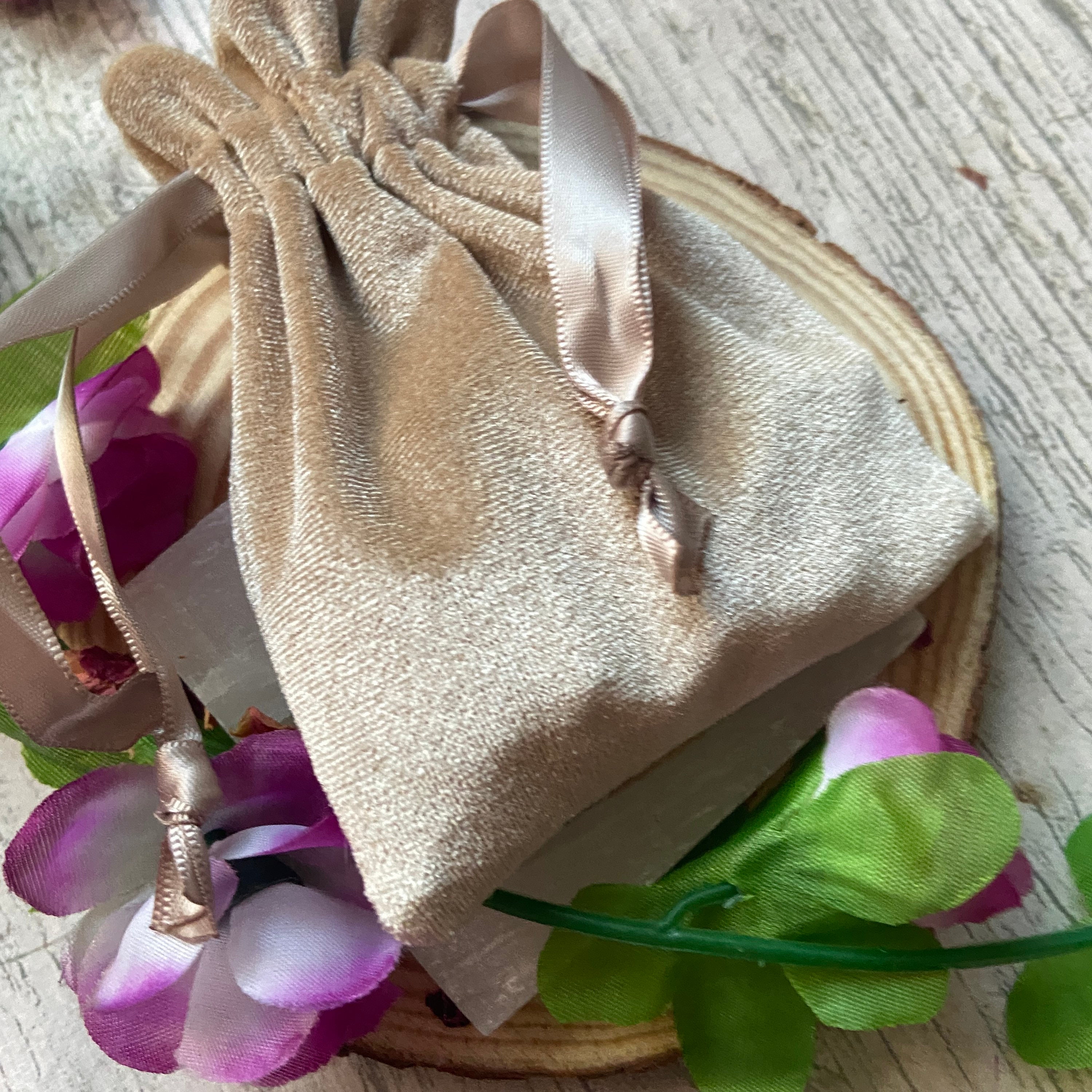 Menopause Crystal Kit, 6 Stones for Feminine Health, Healing Crystals With Cooling Clear Quartz