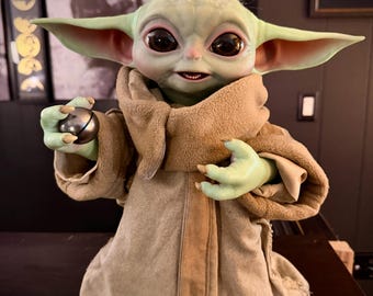 Animatronic life-size Grogu, 7-Axis animation, "Troop-Ready" Companion with Integrated Sound