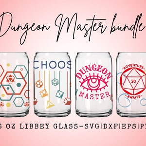 Könnte beinhalten: Vier transparente 473 ml Libbey-Gläser mit verschiedenen Designs. Ein Glas hat geometrische Formen, ein anderes sagt "CHOOSE" mit hängenden Würfeln, ein drittes sagt "DUNGEON MASTER" mit einem Auge, und das letzte sagt "ADVENTURE AWAITS" mit einem Würfel.