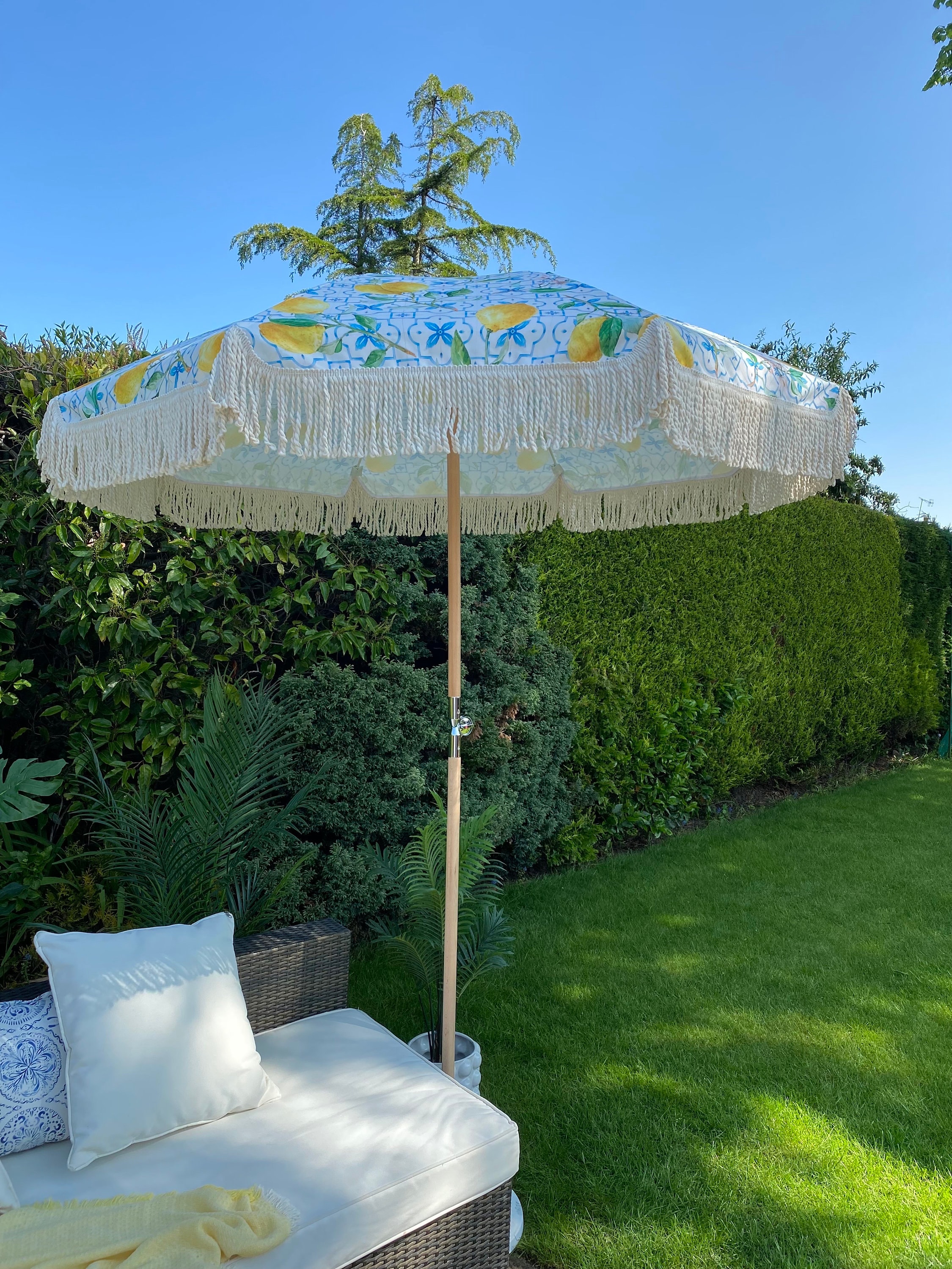 corliving offset patio umbrella ppu440 9.5ft Tilting Umbrella, Outdoor Hanging with Crank and Cross Base, For Backyard, Deck, Garden, Patio, Lime Green Patio, Lawn & Garden kids tactical gear Choose Option:Helmet Camo/Flash Yellow LG Detachable Patio Umbrella Base