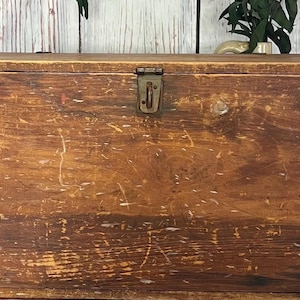 Antiker Werkzeugkasten aus Holz