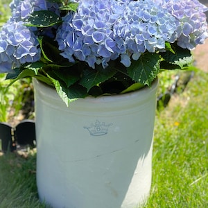Vintage 6 Gallon Jar/ Crock