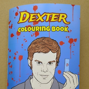 Livre de coloriage Dexter, livre de coloriage pour adultes, cadeau pour fan de la série Dexter, livre d'activités, cadeau d'anniversaire, Dexter Morgan, taille A5