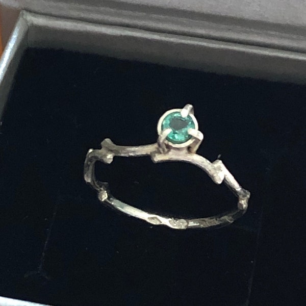 Twig ring natural EMERALD, Branch ring Emerald, tree ring Emerald, emerald silver ring, 14k gold ring Emerald, modern ring, natural emerald