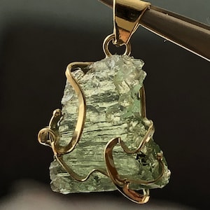 Top Moldavite in Solid 14k GOLD, certified MOLDAVITE raw crystal pendant #moldavitejewelry #moldavite pendant, necklace,gold locket,#rawgems