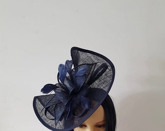 Bibis bleu marine avec bandeau à fleurs et chapeau de mariage à clip, Royal Ascot Ladies Day
