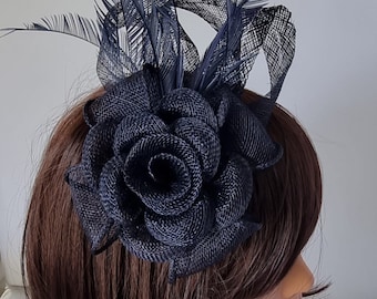 Nouveau fascinateur bleu marine avec bandeau à fleurs et chapeau de mariage à pince, petite taille Royal Ascot Ladies Day