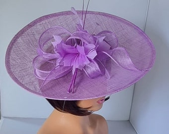 Flieder Lila, Helllila Farbe Großer Fascinator mit Blumenstirnband Hochzeitshut, Royal Ascot Ladies Day