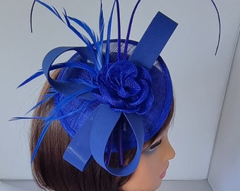 Fascinator de couleur bleu royal avec fleur, bandeau de voile et chapeau de mariage à clip, Royal Ascot Ladies Day