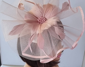 Fascinateur de couleur rose pâle et rose avec fleur et bandeau avec chapeau de mariage à clip, Royal Ascot Ladies Day