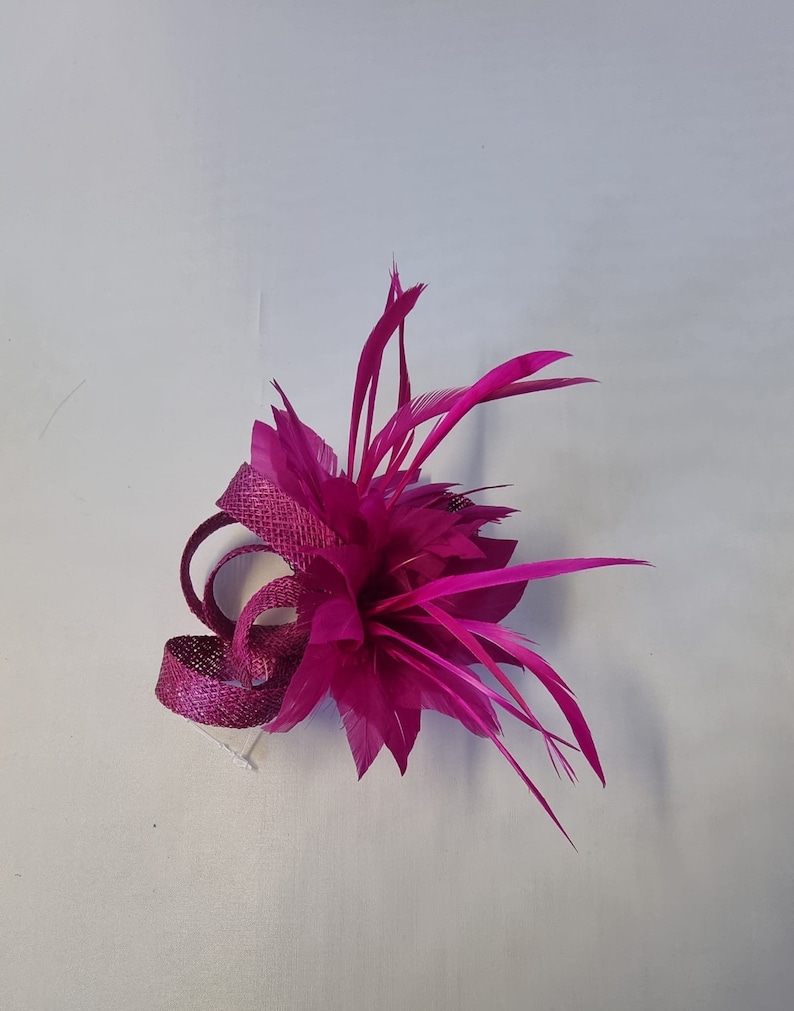 Nouveau fascinateur de petite taille couleur magenta avec clip Pour le jour du mariage, la journée de la femme image 3