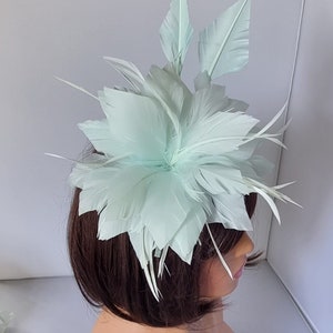 Nouveau fascinateur Aqua Color avec bandeau à fleurs et clip pour mariage, Royal Ascot Ladies Day Petite taille image 1