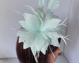 Nouveau fascinateur Aqua Color avec bandeau à fleurs et clip pour mariage, Royal Ascot Ladies Day - Petite taille