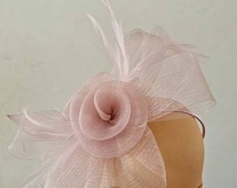 Hellrosa, rosa Fascinator mit Blumen Haarband und Clip Hochzeitshut, Royal Ascot Ladies Day